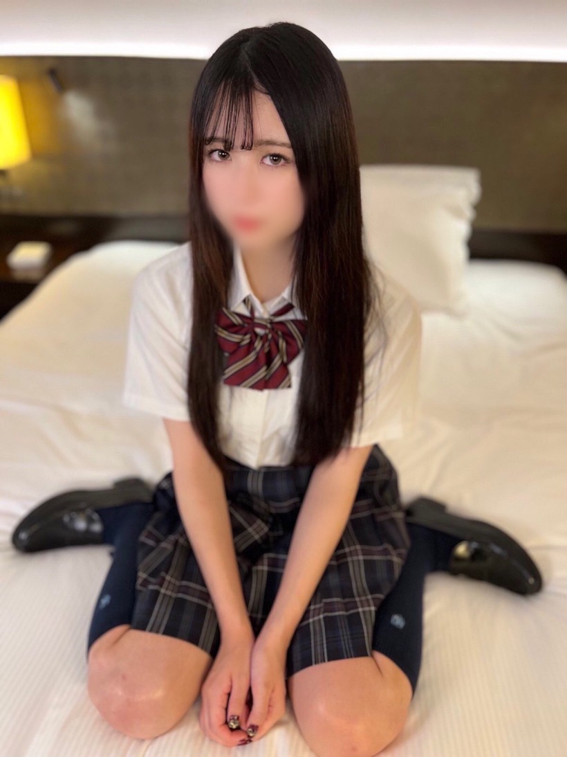 FC2PPV-3071875 『初撮影』『完全顔出し』アイドル級！清楚系透明感溢れる18歳初々し2い